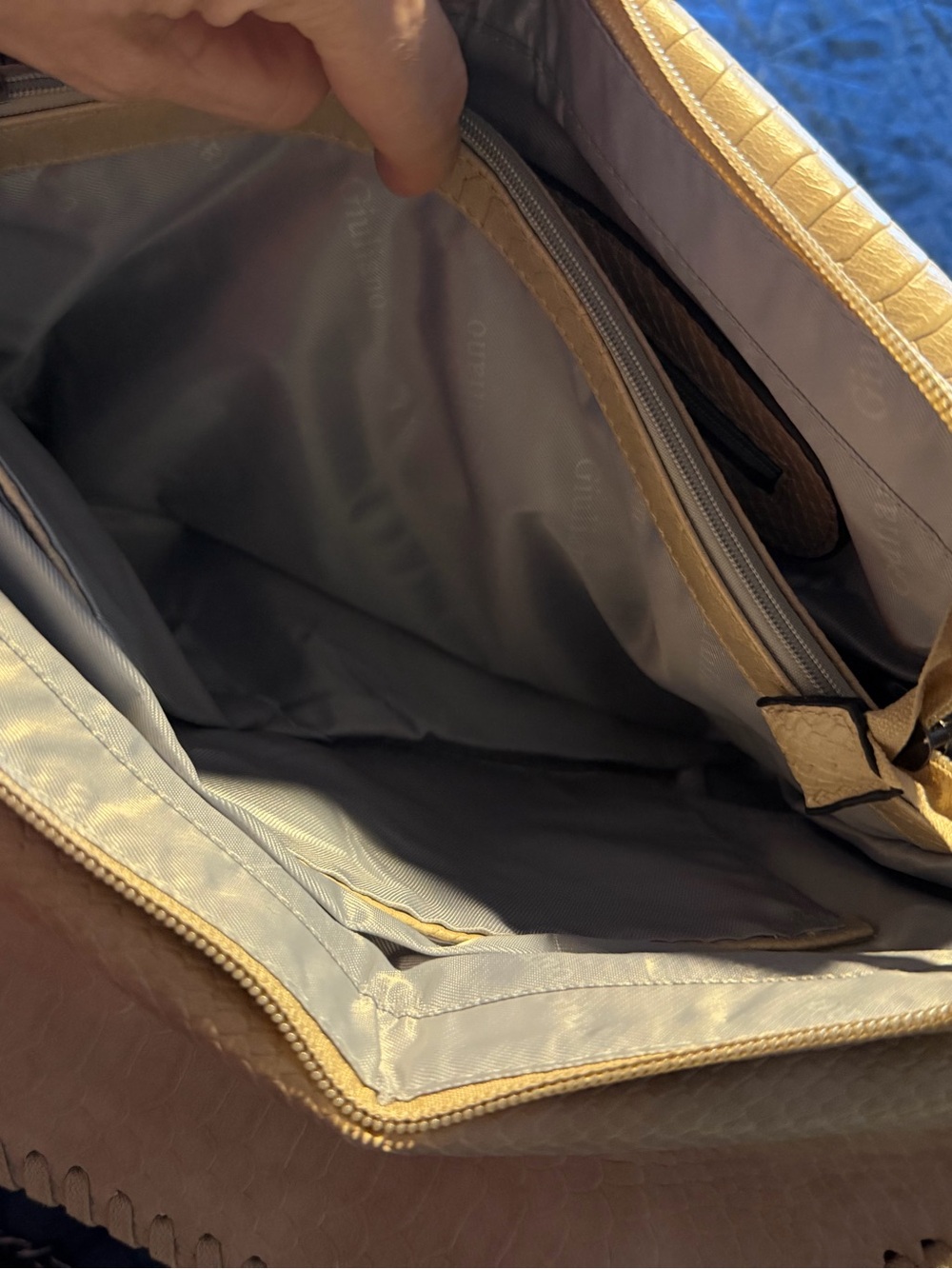Beige faux Snake-Embossed Chain Tote - Picture 6 of 7